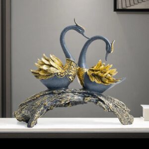 couple swan sculpture